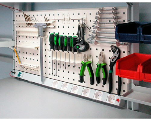 Стеллаж металлический с черными перфорированными панелями