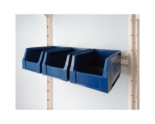 Мастерская с металлическими полками и столешницей